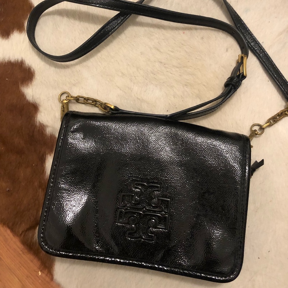 Black Tory Burch crossbody purse!!
